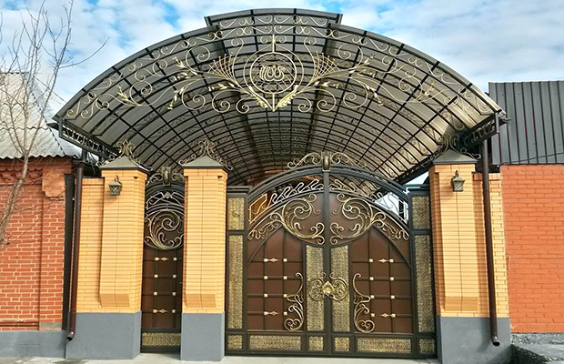 Купить или заказать ворота для дома с навесом - стильные и надежные решения для вашего участка в Малгобеке от 42455 руб | ВоротМастер-Млг
